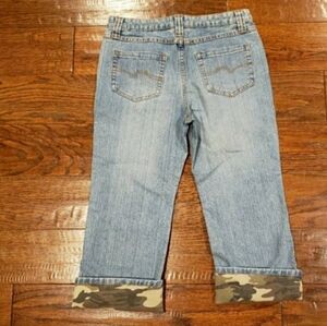 CANYON RIVER BLUES Denim Capri Pants With Camo Accents - Size 2P